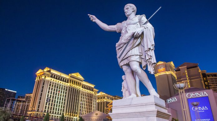Patung Caesars di luar Caesars Palace di Las Vegas